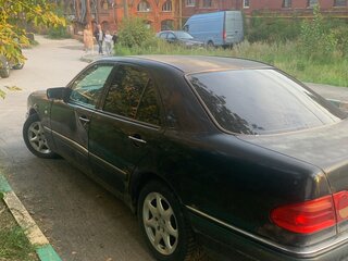 1999 Mercedes-Benz E-Класс 240 II (W210, S210), чёрный, 150000 рублей, вид 4