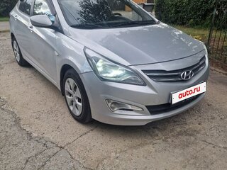 2015 Hyundai Solaris I Рестайлинг, серебристый, 950000 рублей, вид 3