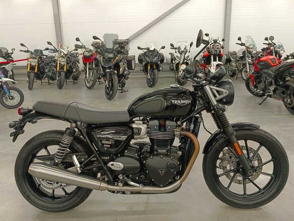 2023 Triumph Speed Twin, чёрный, 930000 рублей - вид 1