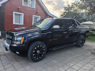 2008 Chevrolet Avalanche II, чёрный, 2299999 рублей, вид 2