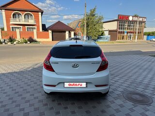 2015 Hyundai Solaris I Рестайлинг, белый, 890000 рублей, вид 4