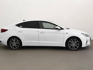 2018 Hyundai Avante VI Рестайлинг, белый, 1889000 рублей, вид 3