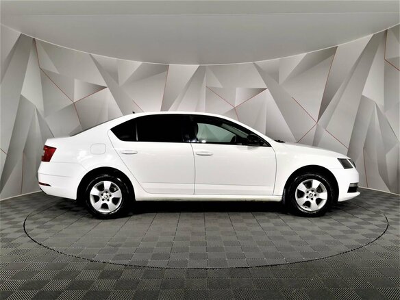 2020 Skoda Octavia III (A7) Рестайлинг, белый - вид 5