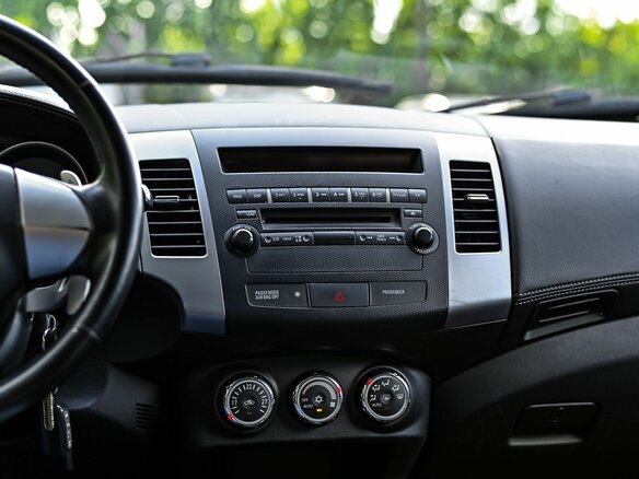 2009 Mitsubishi Outlander II Рестайлинг, чёрный - вид 6