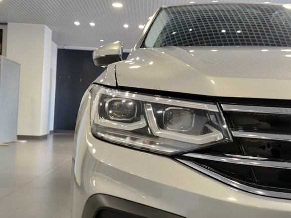 2021 Volkswagen Tiguan II Рестайлинг, серый, 2845000 рублей - вид 18