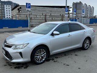2015 Toyota Camry VII (XV50) Рестайлинг, серебристый, 2400000 рублей, вид 5