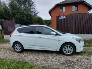 2016 Hyundai Solaris I Рестайлинг, белый, 800000 рублей, вид 3