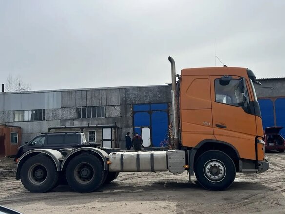 2019 Volvo FH, оранжевый, 6300000 рублей - вид 4