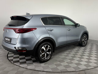2020 Kia Sportage IV Рестайлинг, серебристый, 2050000 рублей, вид 5