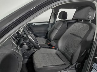 2021 Volkswagen Tiguan II Рестайлинг, чёрный, 3349000 рублей, вид 2