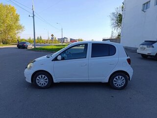 2004 Toyota Vitz I (P10), белый, 287000 рублей, вид 5