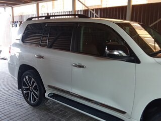 2016 Toyota Land Cruiser 200 Series Рестайлинг 2, белый, 5300000 рублей, вид 5