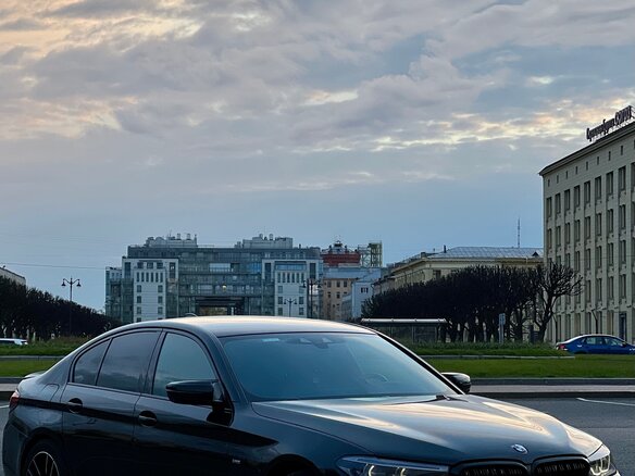 2017 BMW 5 серии 530d xDrive VII (G30/G31/G38), чёрный, 4700000 рублей - вид 2