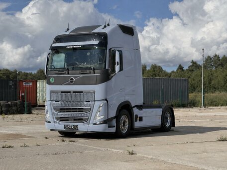 2026 Volvo FH, белый, 18520028 рублей, вид 3