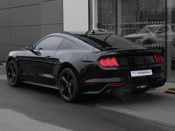 2022 Ford Mustang VI Рестайлинг, чёрный, 3750000 рублей - вид 6