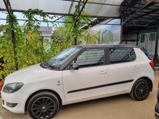 2013 Skoda Fabia II Рестайлинг, белый, 880000 рублей, вид 3
