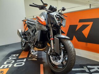 2024 KTM 990 Duke, чёрный, 1295000 рублей, вид 3
