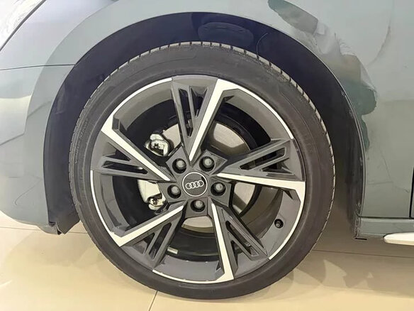 2023 Audi A3 Sportback 35 TFSI IV (8Y), серый, 1800000 рублей - вид 9