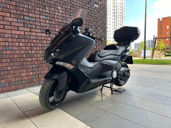 2014 Yamaha TMAX, серебристый, 680000 рублей