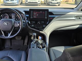 2021 Toyota Camry VIII (XV70) Рестайлинг, белый, 1950000 рублей, вид 5