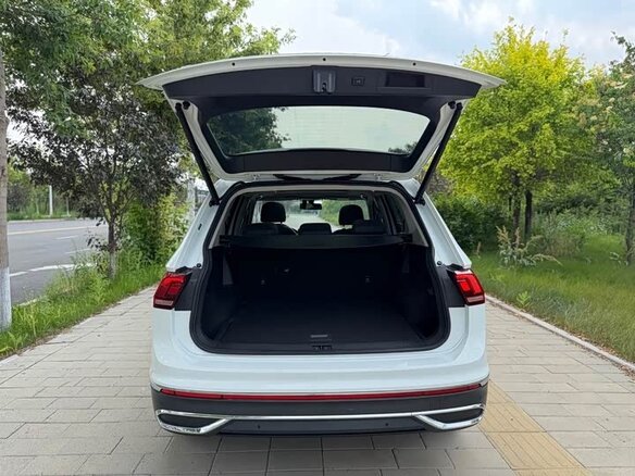 2023 Volkswagen Tiguan II Рестайлинг, белый, 2330000 рублей - вид 15