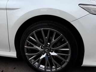 2018 Toyota Camry VIII (XV70), белый, 2850000 рублей, вид 1