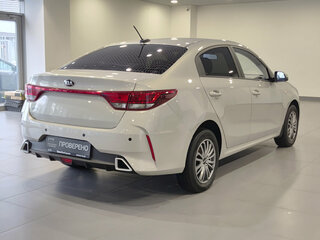 2020 Kia Rio IV Рестайлинг, серый, 1250000 рублей, вид 5