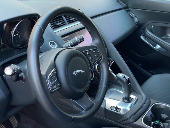 2020 Jaguar E-Pace I, синий, 3170000 рублей - вид 19