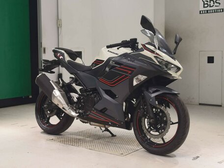 2024 Kawasaki Ninja 400, белый, 677000 рублей, вид 3