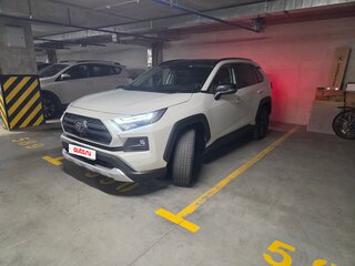 2024 Toyota RAV4 V (XA50), белый, 3640000 рублей, вид 3