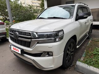 2016 Toyota Land Cruiser 200 Series Рестайлинг 2, белый, 5600000 рублей, вид 3