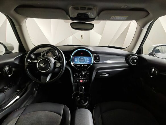 2022 Mini Hatch Cooper III (F55/F56) Рестайлинг 2, серый, 2600000 рублей - вид 10