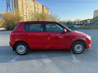 2013 Skoda Fabia II Рестайлинг, красный, 715000 рублей, вид 3