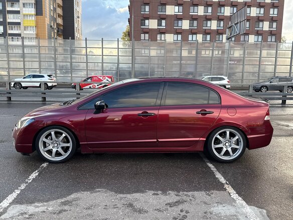 2008 Honda Civic VIII, красный - вид 1