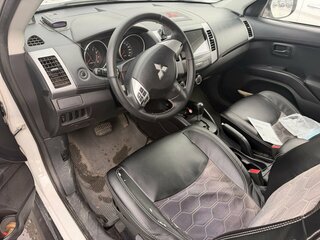 2010 Mitsubishi Outlander II Рестайлинг, белый, 850000 рублей, вид 5