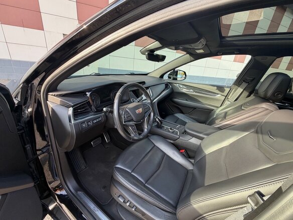 2021 Cadillac XT5 I Рестайлинг, чёрный, 3500000 рублей - вид 5
