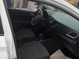 2017 Hyundai Solaris II, белый, 999000 рублей, вид 2