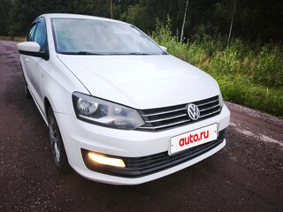 2017 Volkswagen Polo V Рестайлинг, белый, 895000 рублей, вид 3