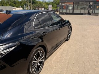2020 Toyota Camry VIII (XV70), чёрный, 2850000 рублей, вид 3