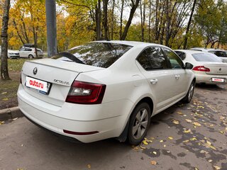 2017 Skoda Octavia III (A7) Рестайлинг, белый, 1500000 рублей, вид 3