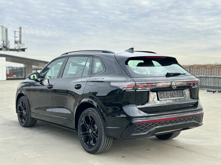2026 Volkswagen Tiguan L Pro III (China Market), чёрный, 4950000 рублей, вид 3