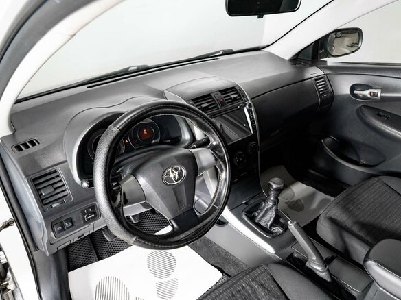 2010 Toyota Corolla X (E140, E150), серебристый - вид 5