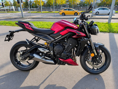 2023 Triumph Street Triple, красный, 1199000 рублей, вид 2