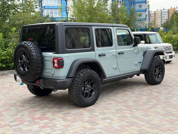 2024 Jeep Wrangler 4xe IV (JL) Рестайлинг, серебристый, 6900000 рублей - вид 9