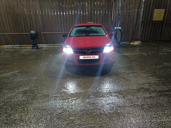 2004 Opel Astra H, красный, 235000 рублей - вид 1