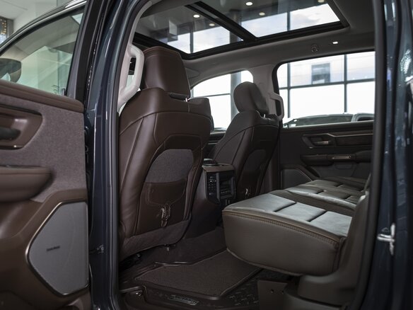2026 Ram 1500 Crew Cab V Рестайлинг, синий, 9590000 рублей - вид 15