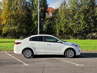 2020 Kia Rio IV Рестайлинг, белый, 1530000 рублей, вид 5