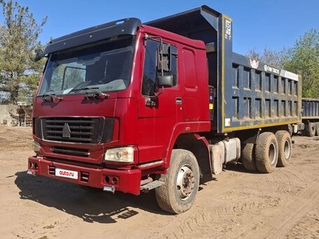 2007 Sinotruk Howo A5, красный, 1600000 рублей, вид 1