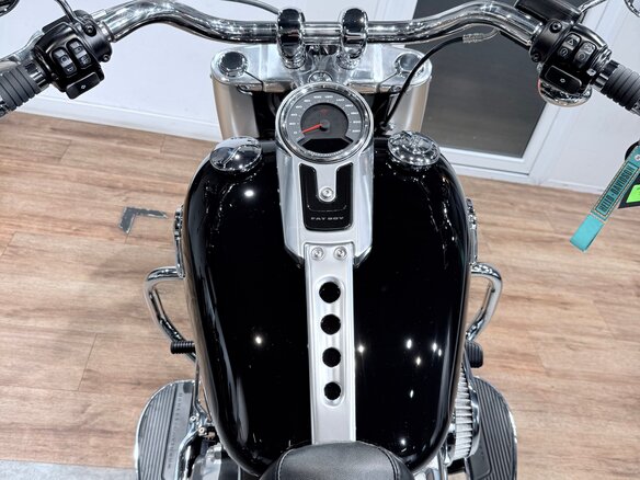 2019 Harley-Davidson Fat Boy, чёрный, 1799000 рублей - вид 16