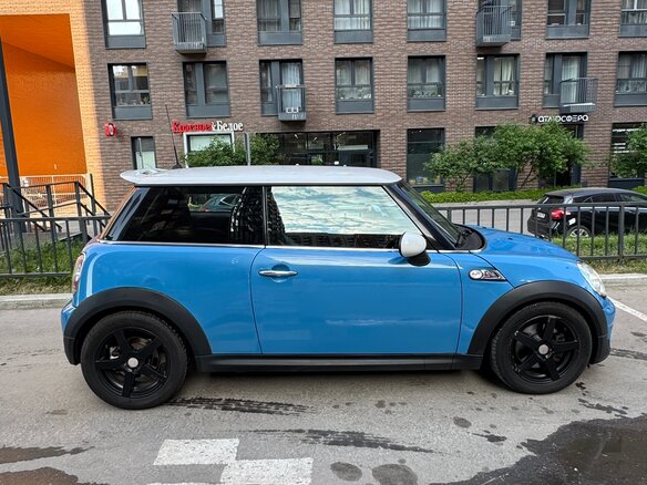 2013 Mini Hatch Cooper S II (R56) Рестайлинг, голубой, 1500000 рублей - вид 4